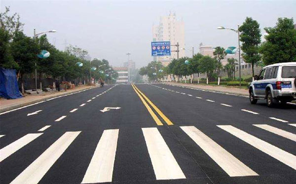 治多标线涂料在治多环氧地坪项目中的选择与应用