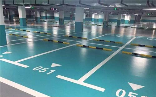 治多治多环氧地坪中涂：构筑坚固地面的关键环节